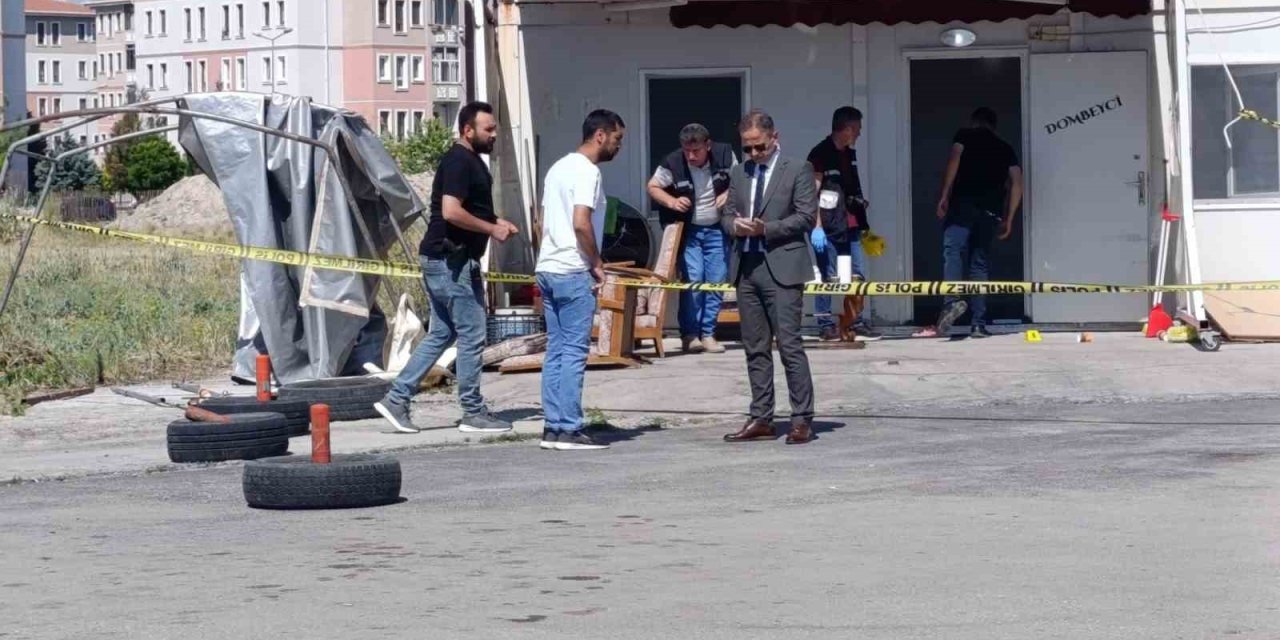 Minibüs durağına silahlı saldırı: 1 ölü, 1 yaralı