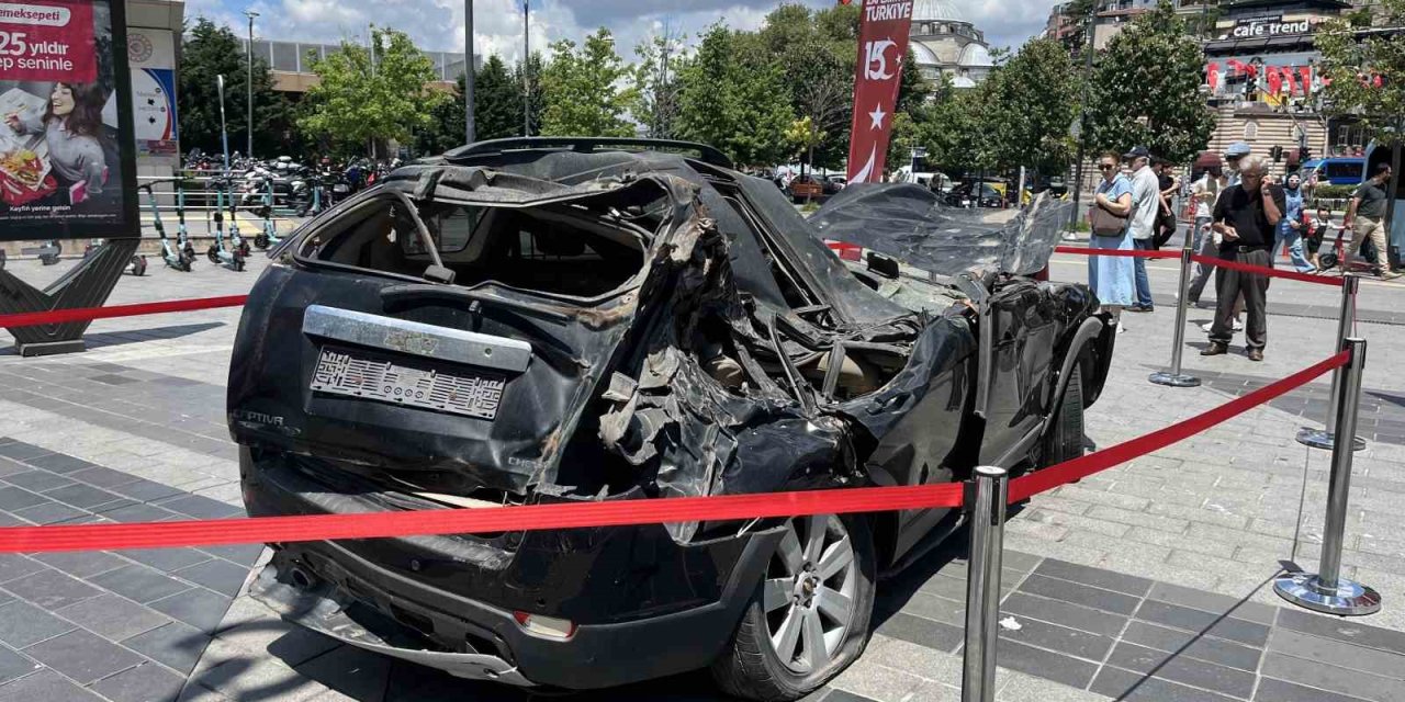 15 Temmuz’da tankın ezdiği araç Üsküdar’da sergileniyor