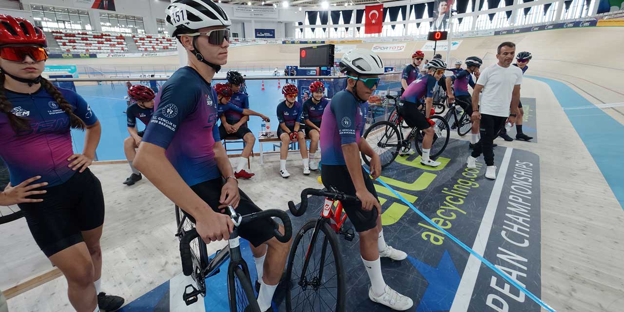 Konya'da Pist Bisikletinde Büyük Buluşma: 200 Sporcu Yarıştı