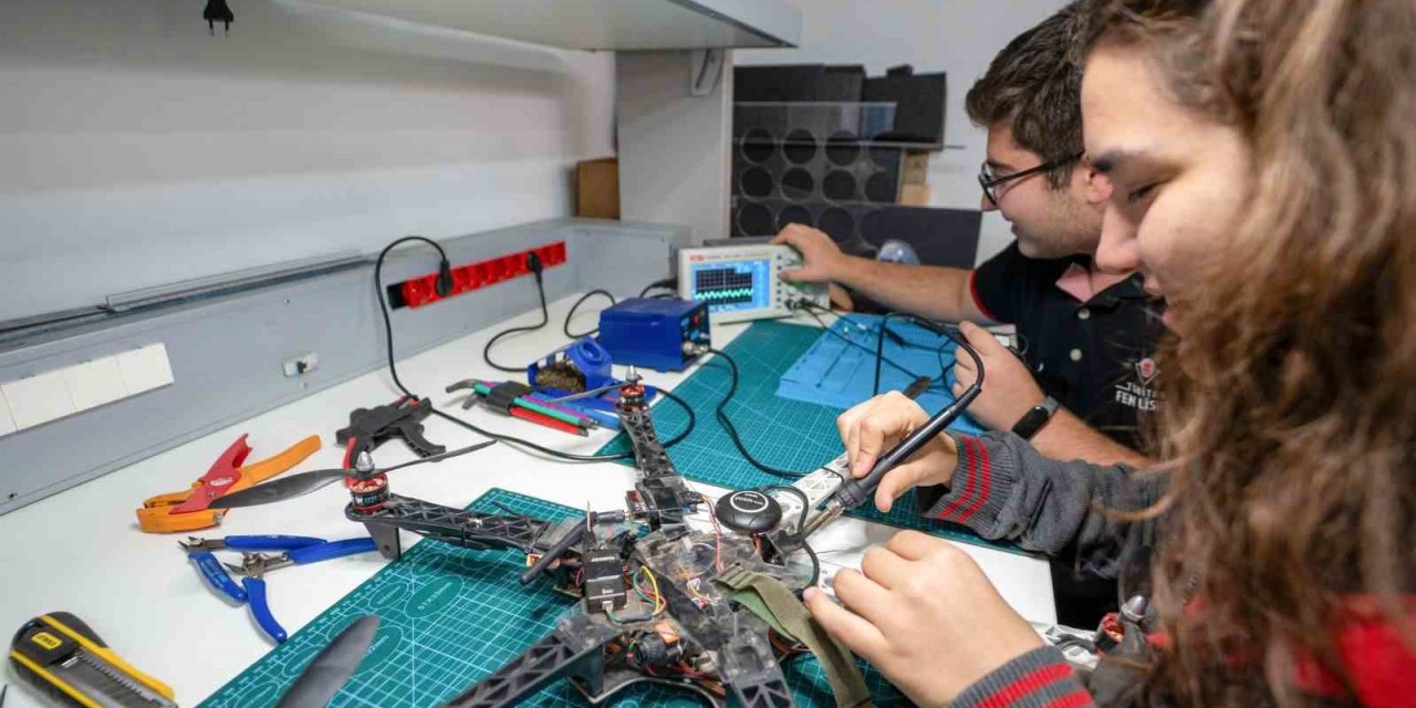 TÜBİTAK Fen Lisesi Sınavı İçin Son Gün: 90 Bilim Yıldızı Aranıyor