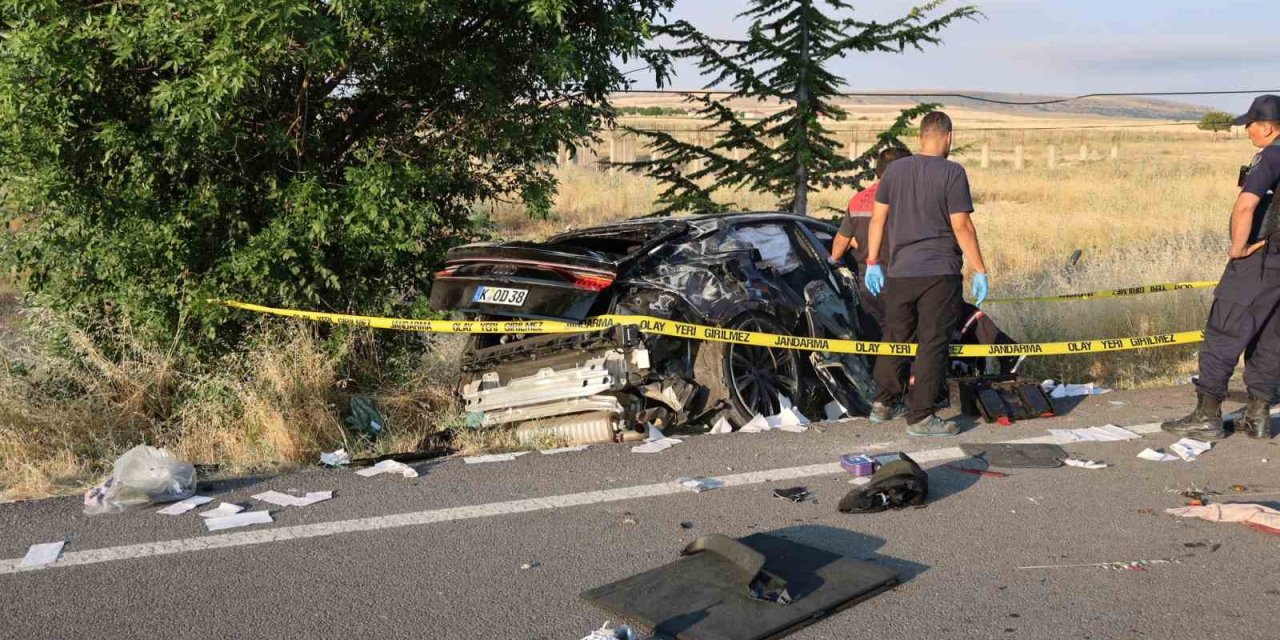 Kaza sonrası ortalık savaş alanına döndü: Aynı aileden 3 ölü 1 yaralı