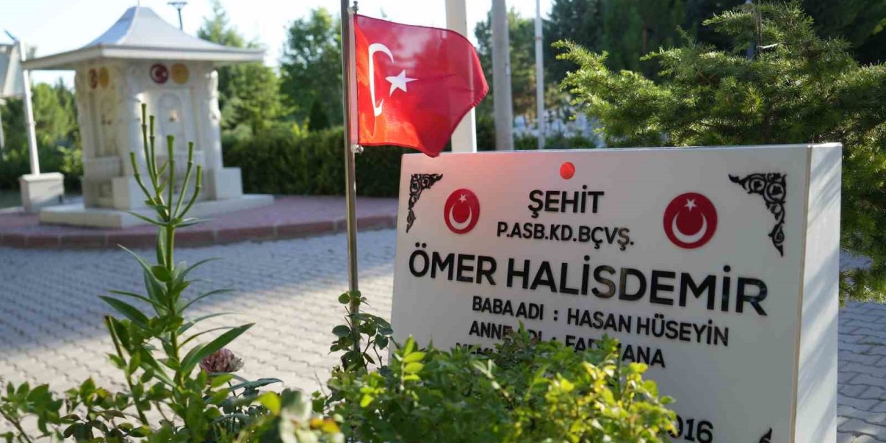 Türkiye’nin dört bir yanından şehit Ömer Halisdemir’in kabrine ziyaret