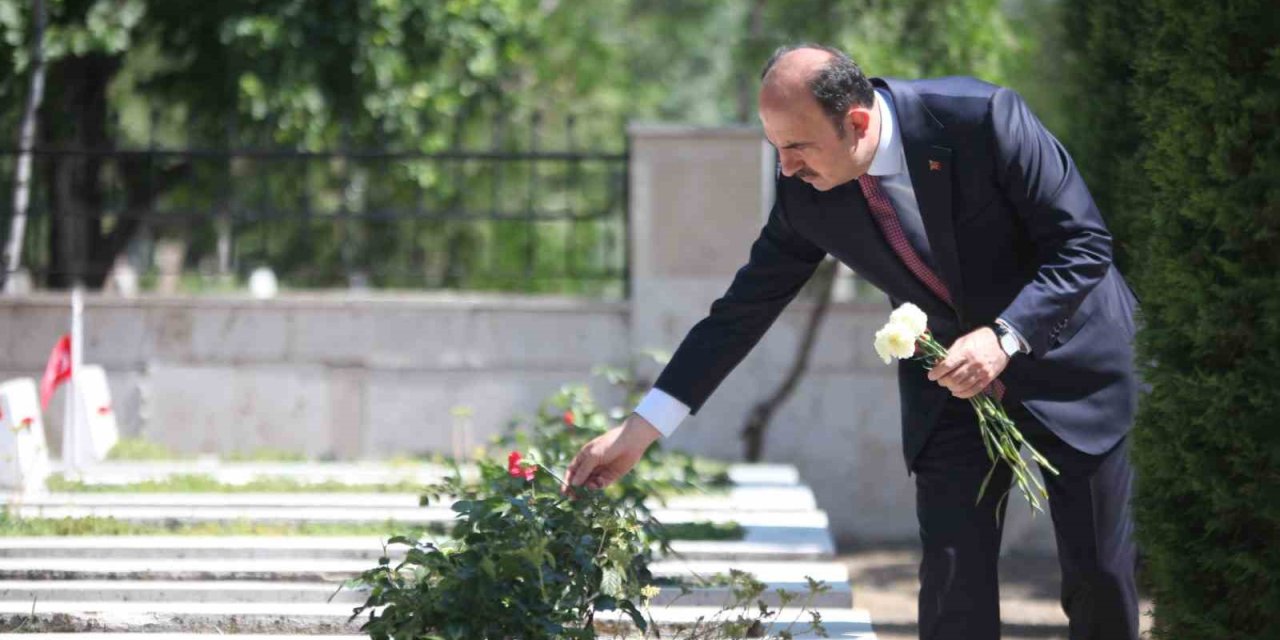 Konya’da 15 Temmuz etkinliklerinde Şehitlik ziyaret edildi
