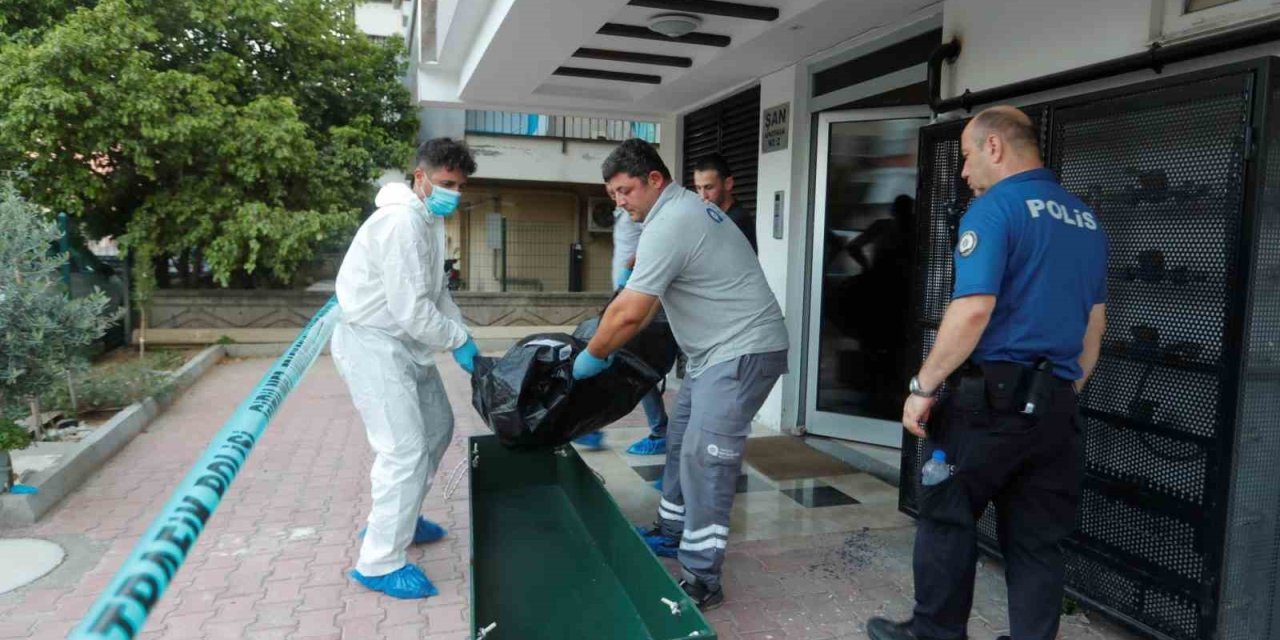 İlişkiye girdiği kadını öldürüp, çantasını aldı