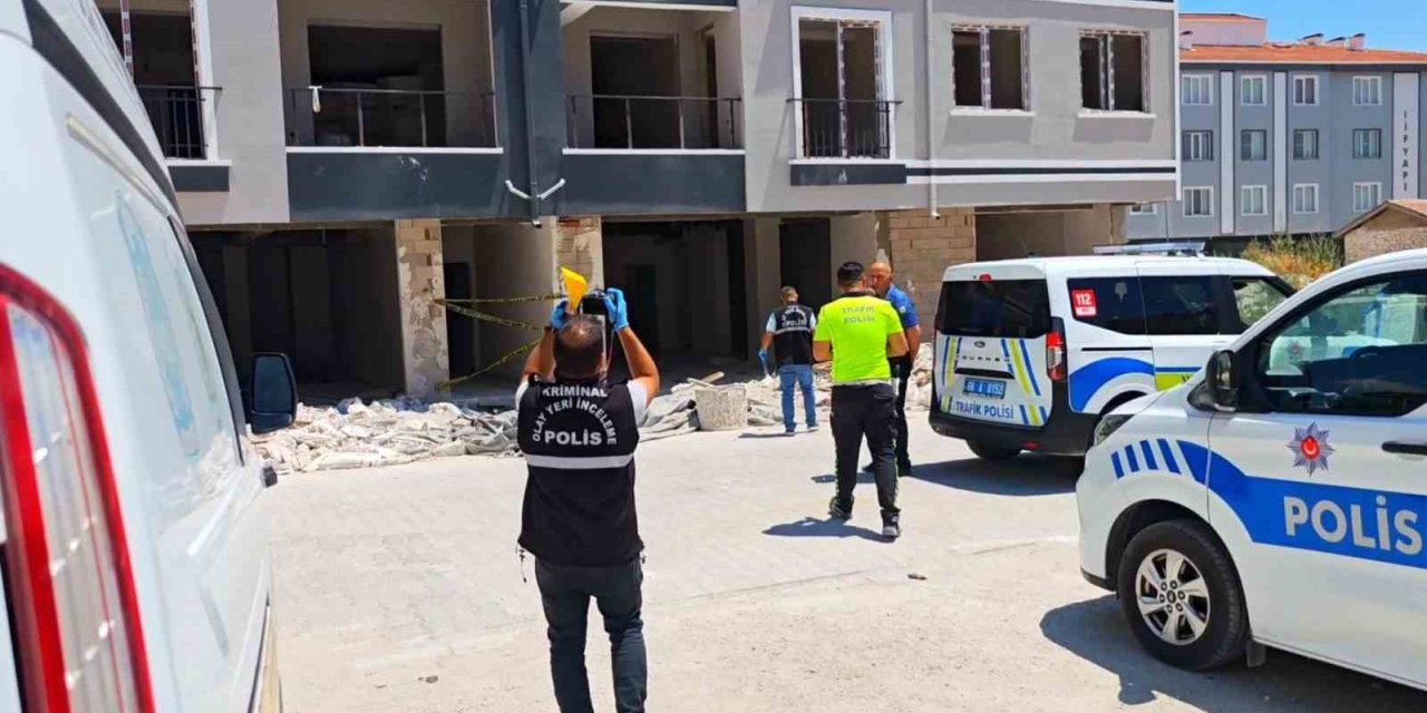 İnşaatta merdivenlerden düşen işçi hayatını kaybetti