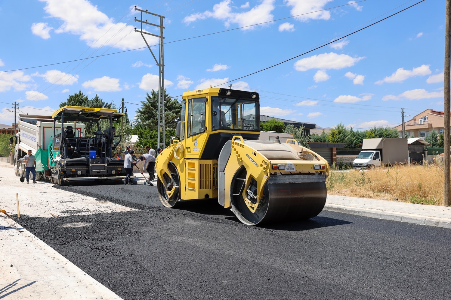 Selçuklu’da Ulaşım Konforu Artıyor: İki Sokağa Bin 50 Ton Sıcak Asfalt