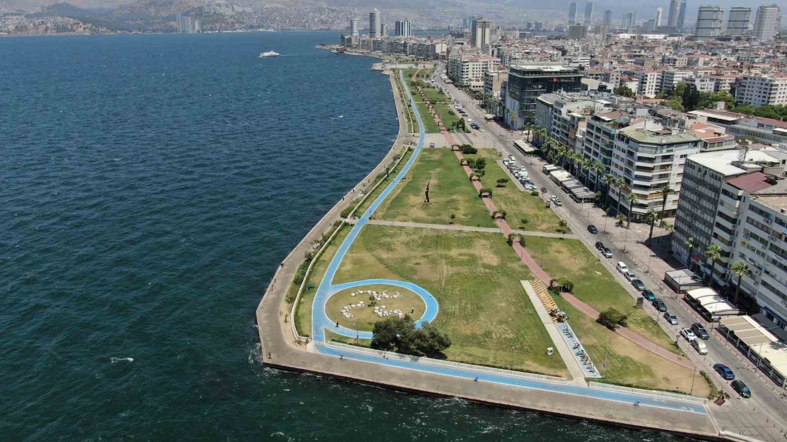 İzmir Kordon pandemi günlerine döndü! Kimse yok