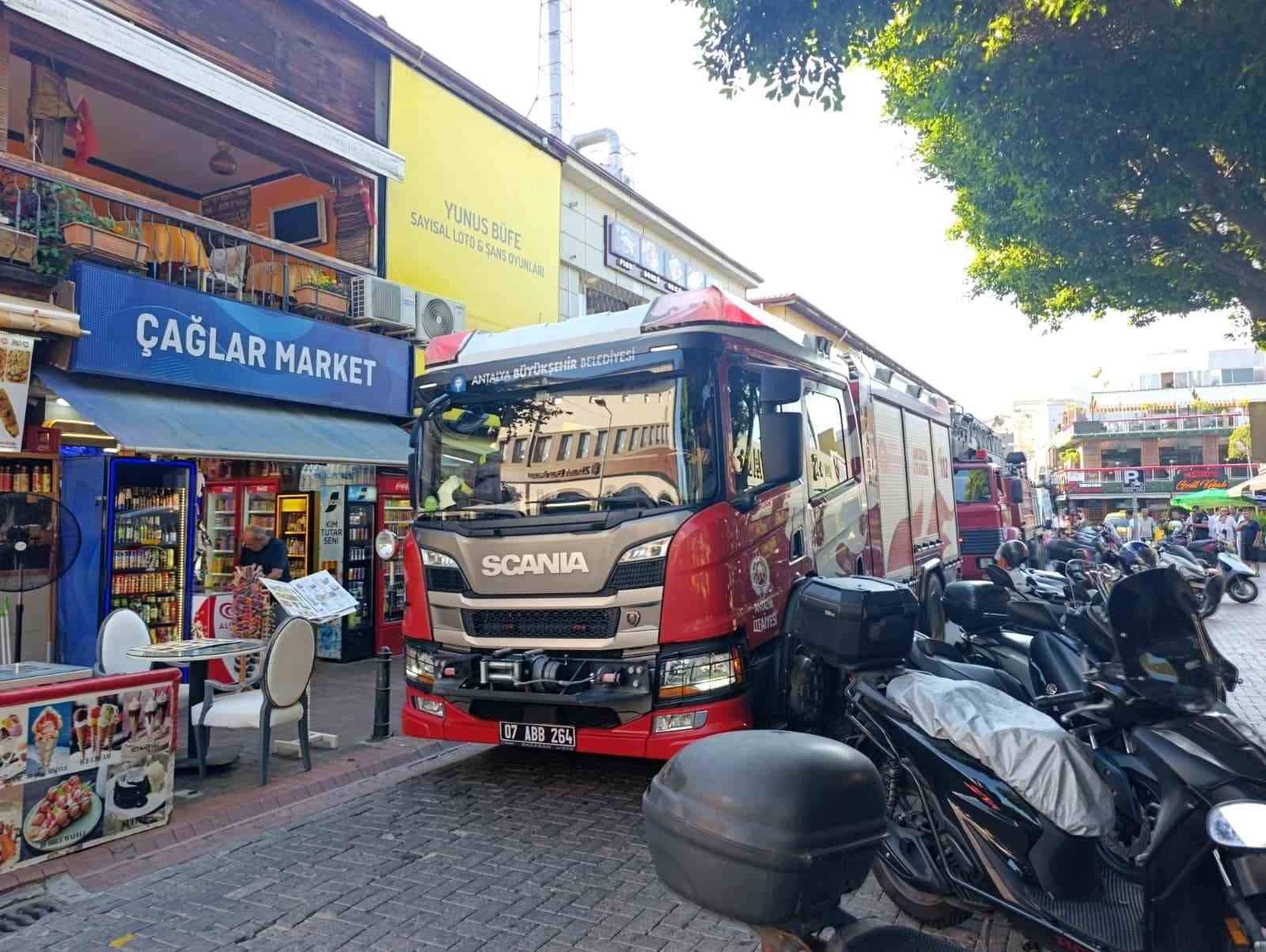 Alanya'da panik anları! Çarşı bir anda karıştı