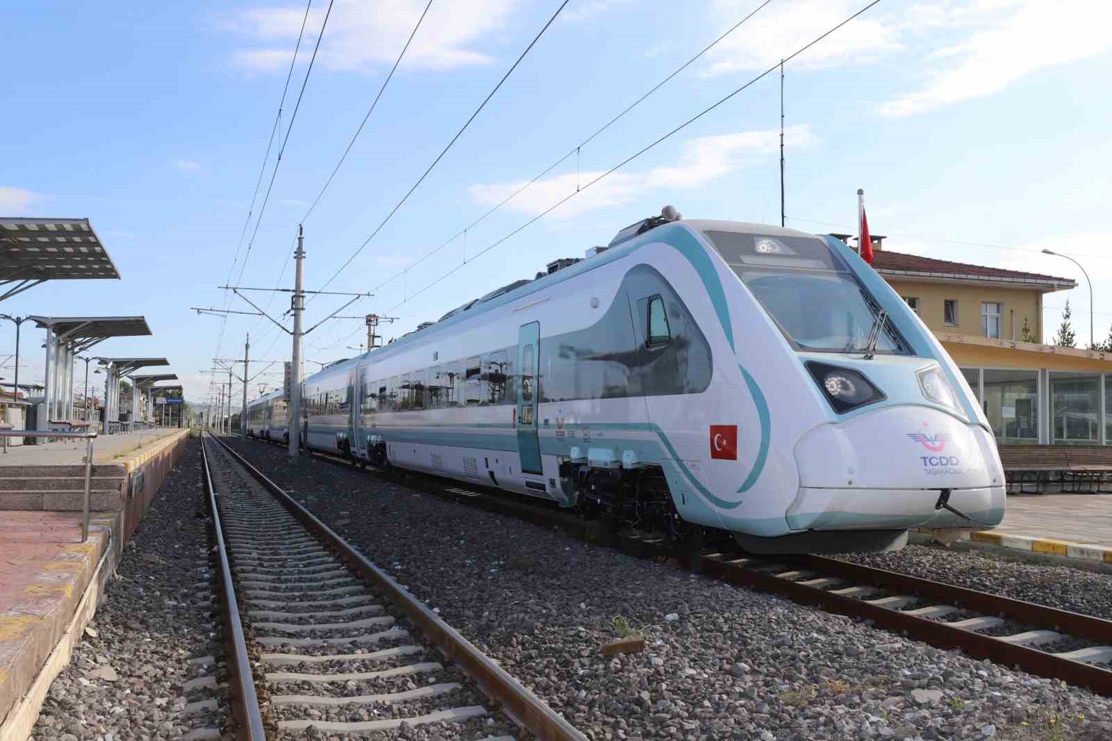 Milli Elektrikli Tren Raylara İniyor