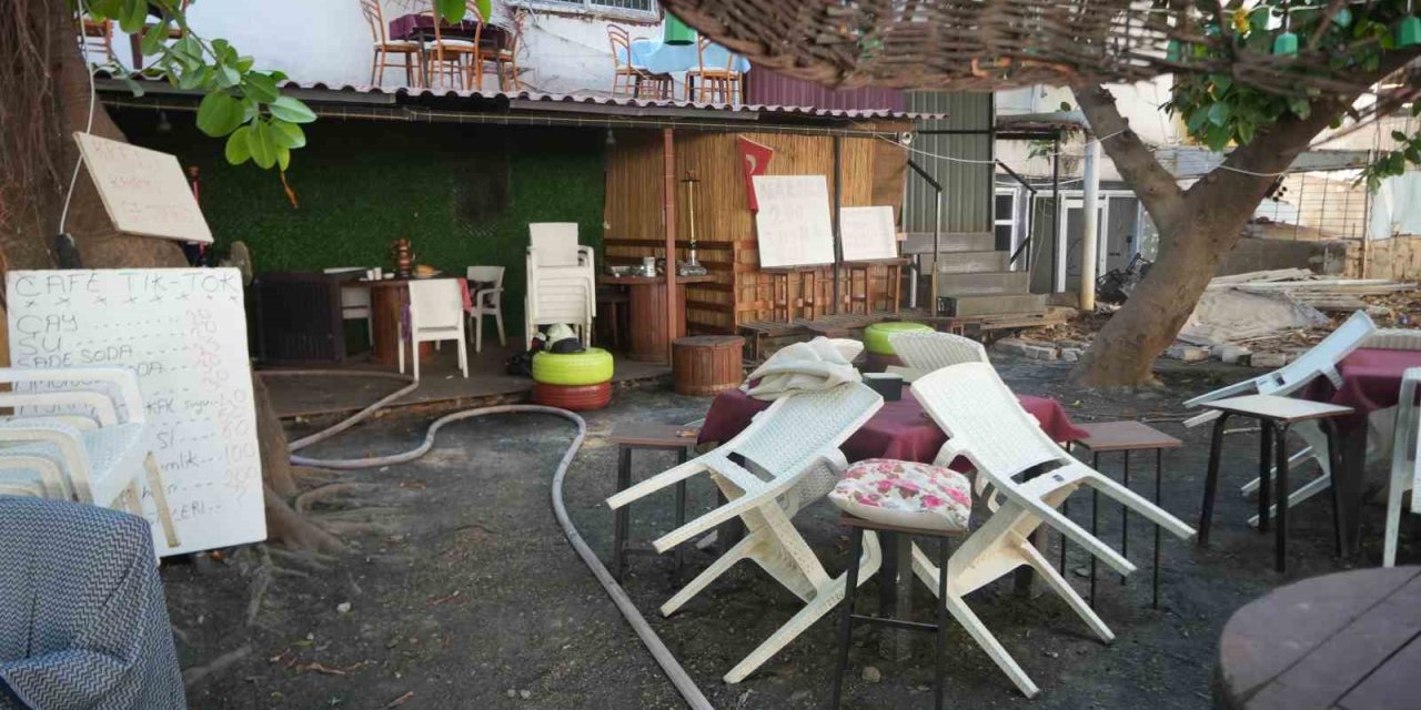 Zabıtanın yer işgali uyarısına kızdı, dükkanını ateşe verdi