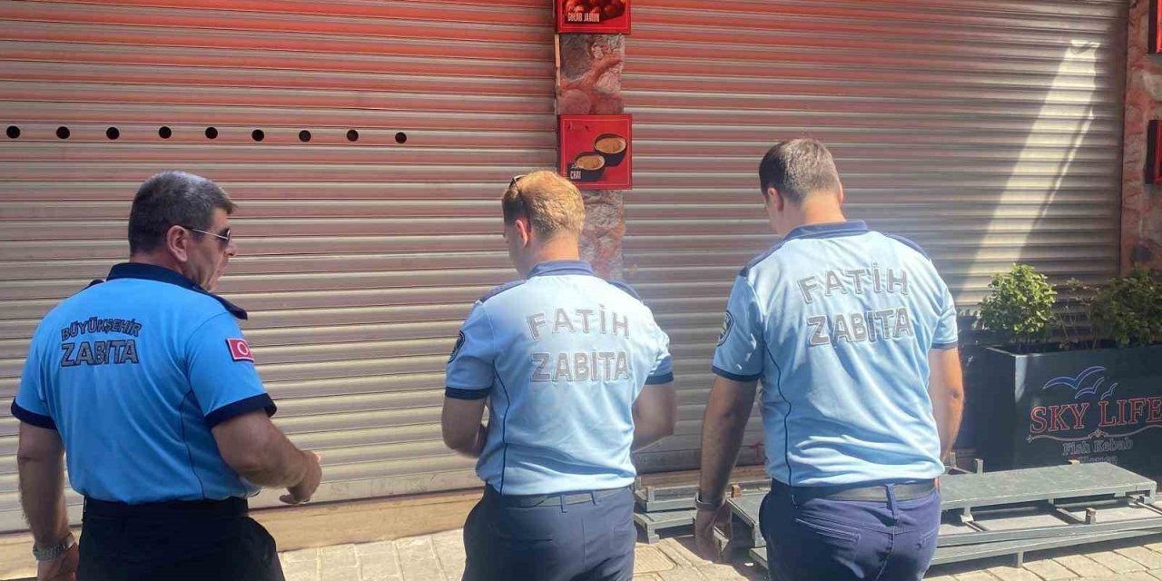 Kötü koku ekipleri harekete geçirdi, dükkandan çıkanlar şok etti