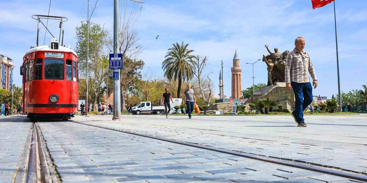 Antalya'da Nostalji Tramvayı Seferleri Geçici Olarak Durduruldu