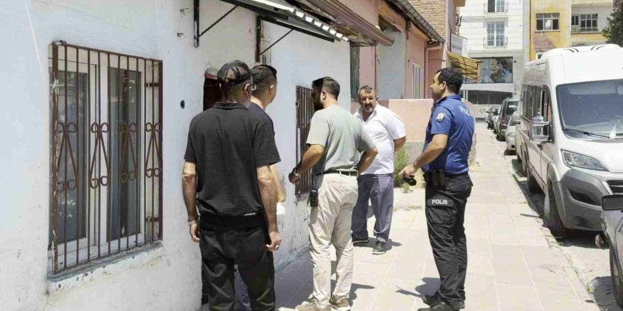 Aksaray'da Şüpheli Ölüm: Eve Gelen Arkadaşı Tavana Asılı Buldu