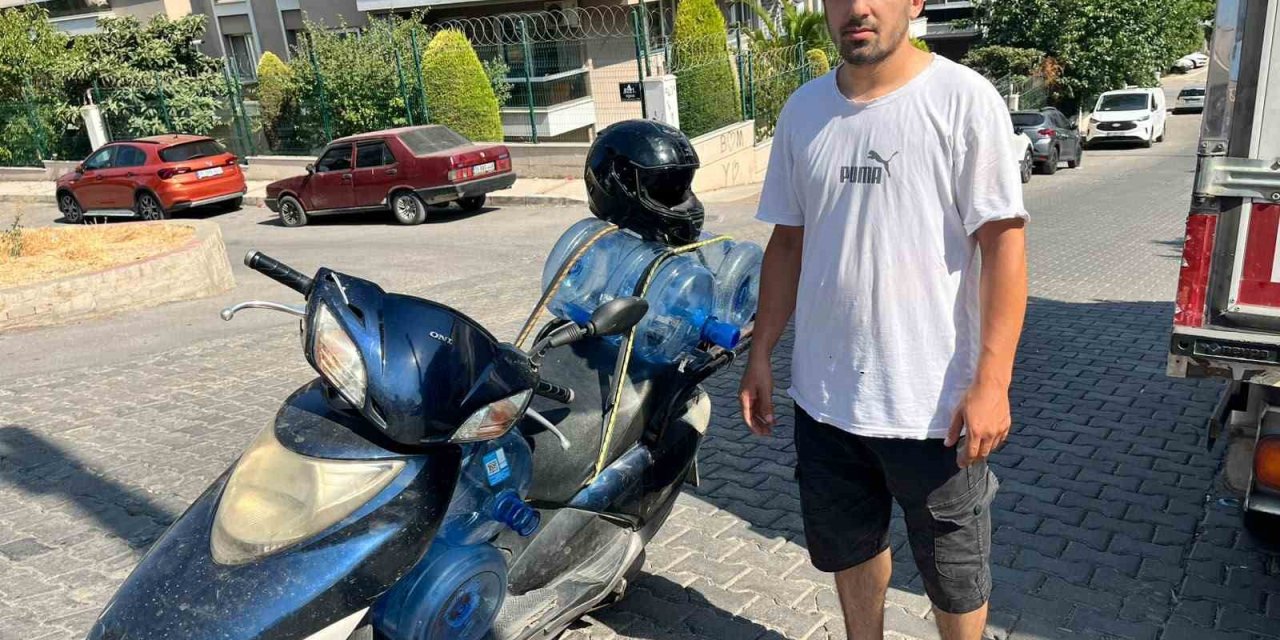 Çukurdan kaçmak için yavaşlayan motosikletliyi darp etti
