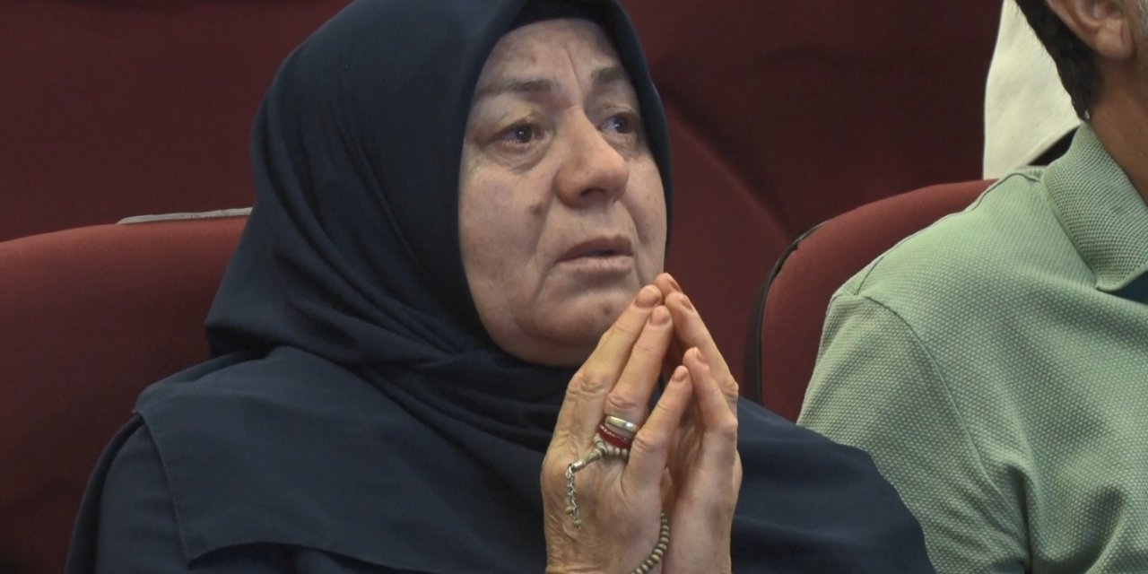 Hac kurasında ismi çıkan hacı adayları sevinçten gözyaşlarını tutamadı