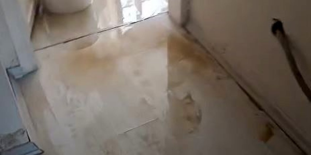 İSKİ borusu patladı, evi su bastı