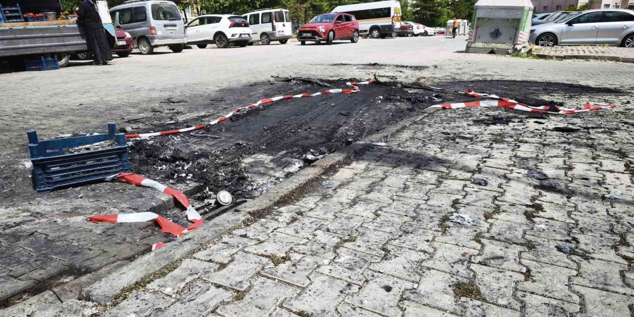 Ankara'da Dehşet: Kadının Hem Dükkanını Hem Otomobilini Yaktı!