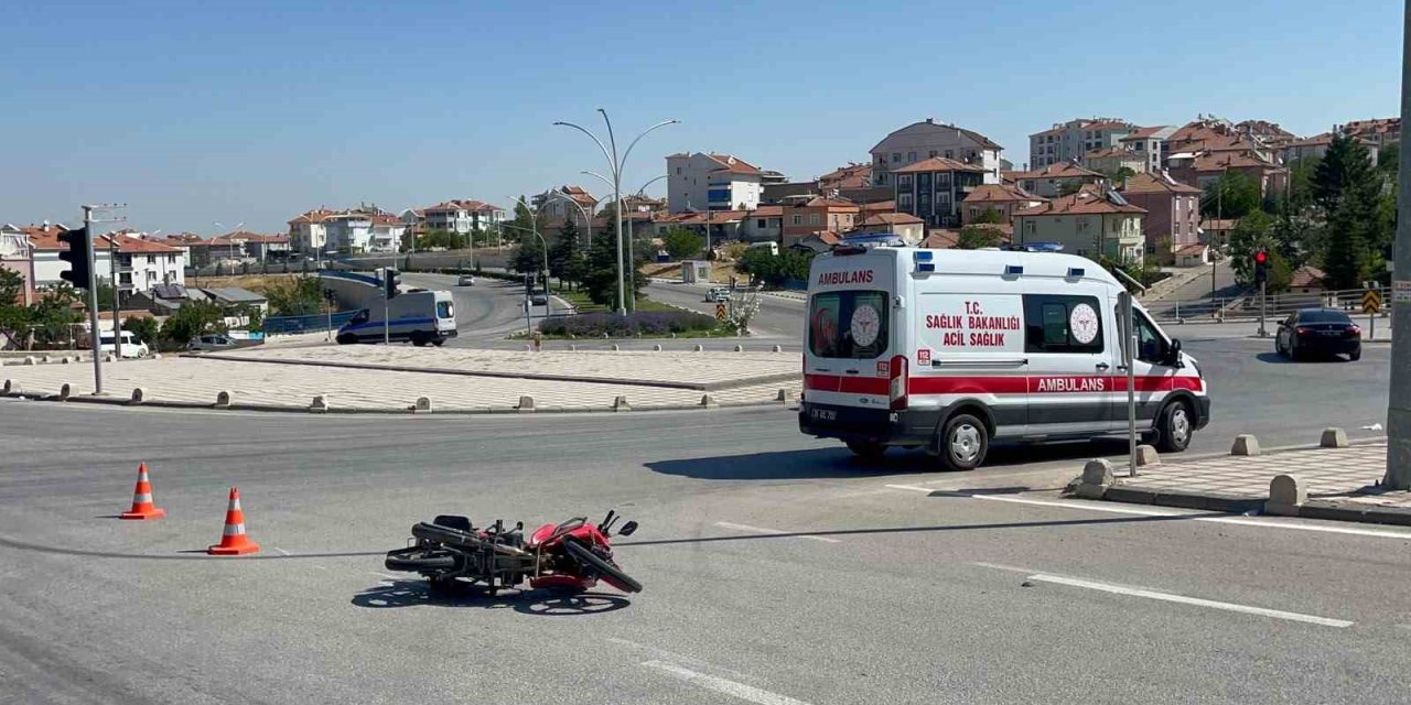 Karaman'da Kırmızı Işık İhlali Kazaya Yol Açtı: 1 Yaralı