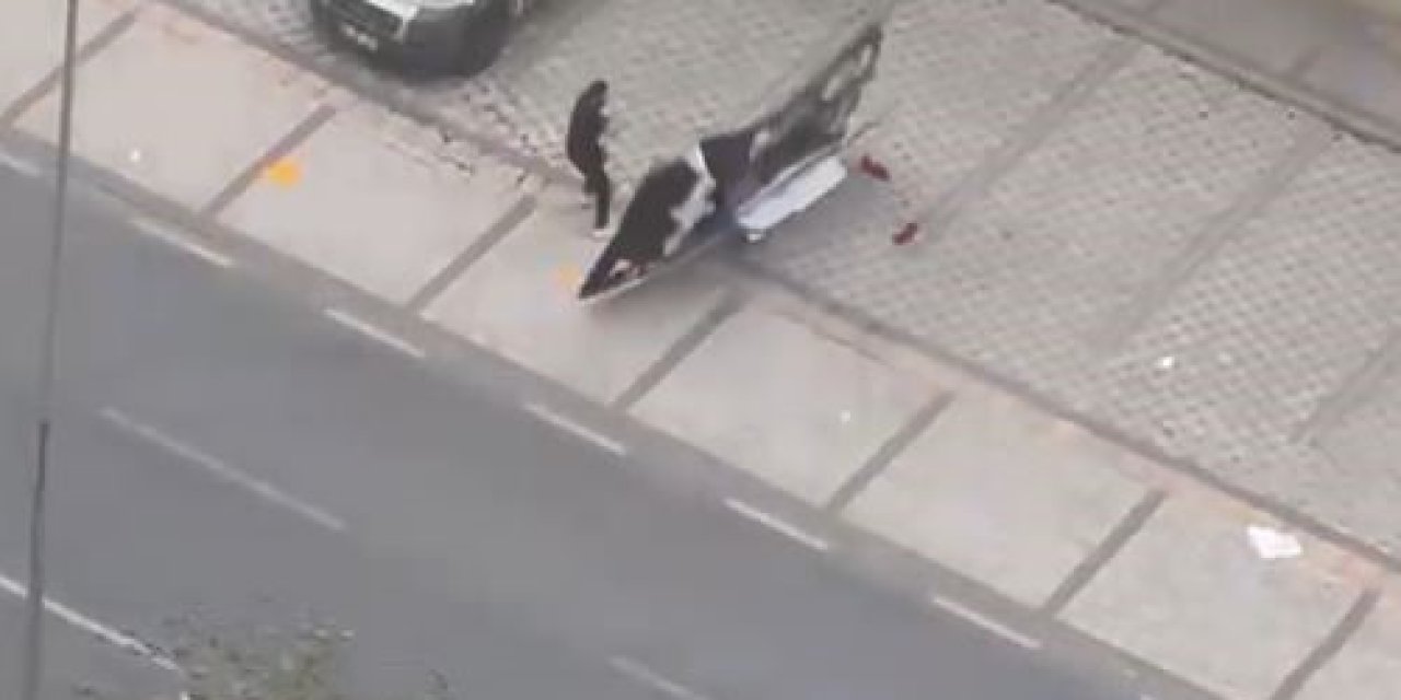 Uçan reklam panosu bir vatandaşın üzerine düştü
