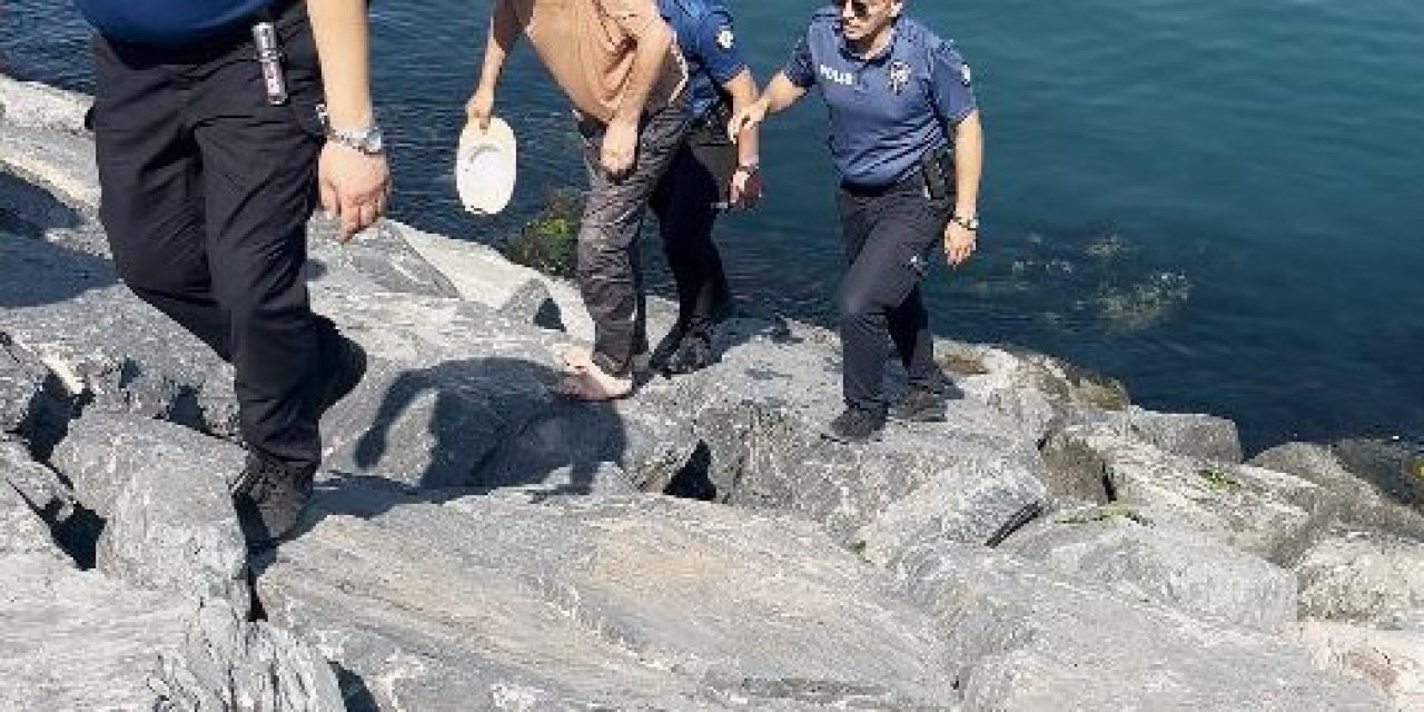 Kayalıklarda İntihar Girişimi: İkna Edilen Şahıs Denize Düştü