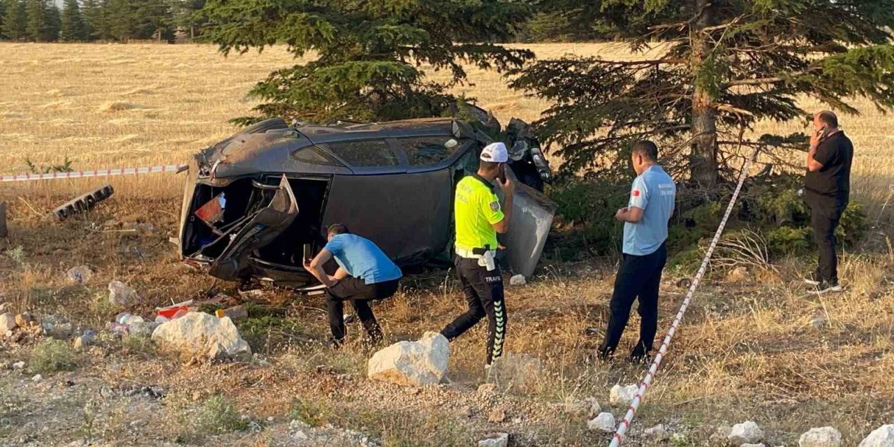Şarampole Takla Atan Otomobil Ağaçlara Çarptı