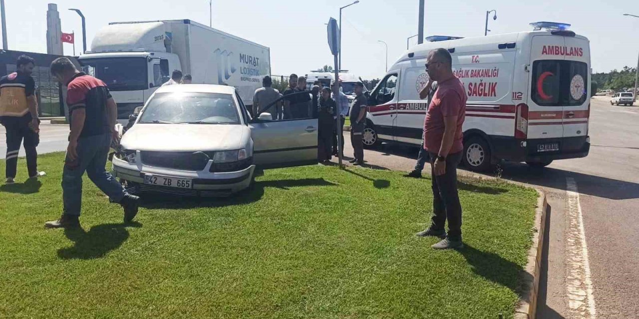 Seydişehir'de Kavşak Disiplinsizliği Pahalıya Patladı: 3 Yaralı!