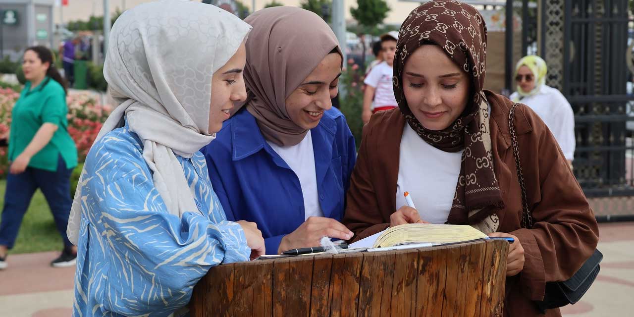 Hatıra Defterine Ne Yazdılar? Karatay’a Gelen Misafirler Hayran Kaldı