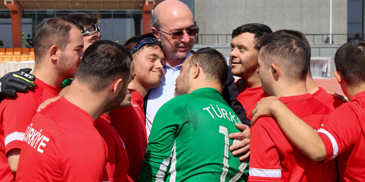 Özel Futsal Milli Takımı ABD Yolcusu: Konya’da Moral Depoladılar