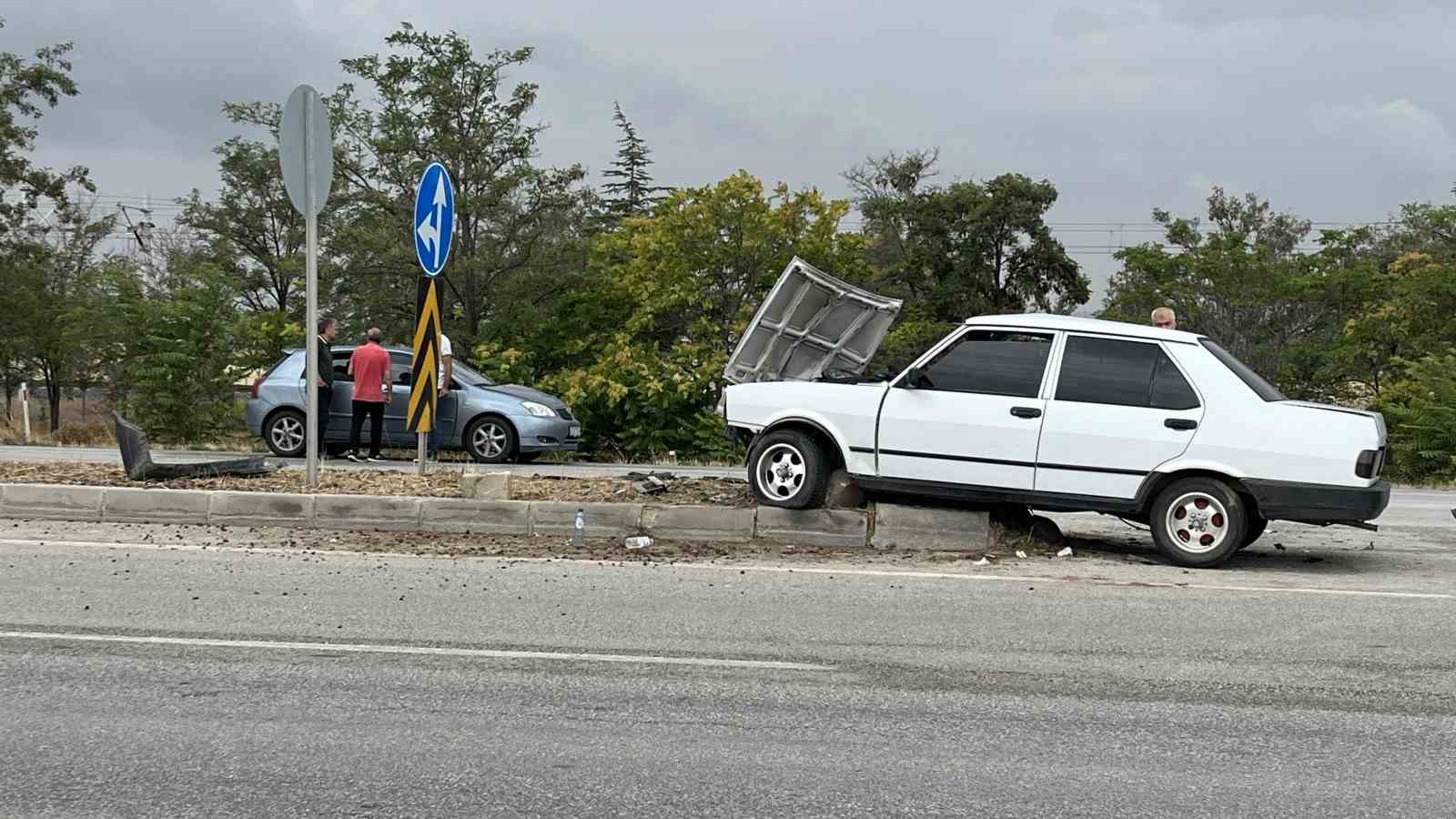Konya'da kavşakta feci kaza! 1'i ağır 5 kişi hastanelik oldu