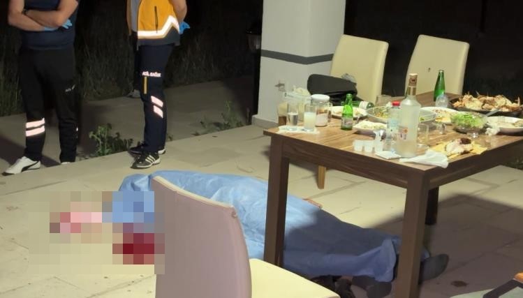 Villa Bahçesinde Kanlı Gece: İçki Masasında Cinayet!