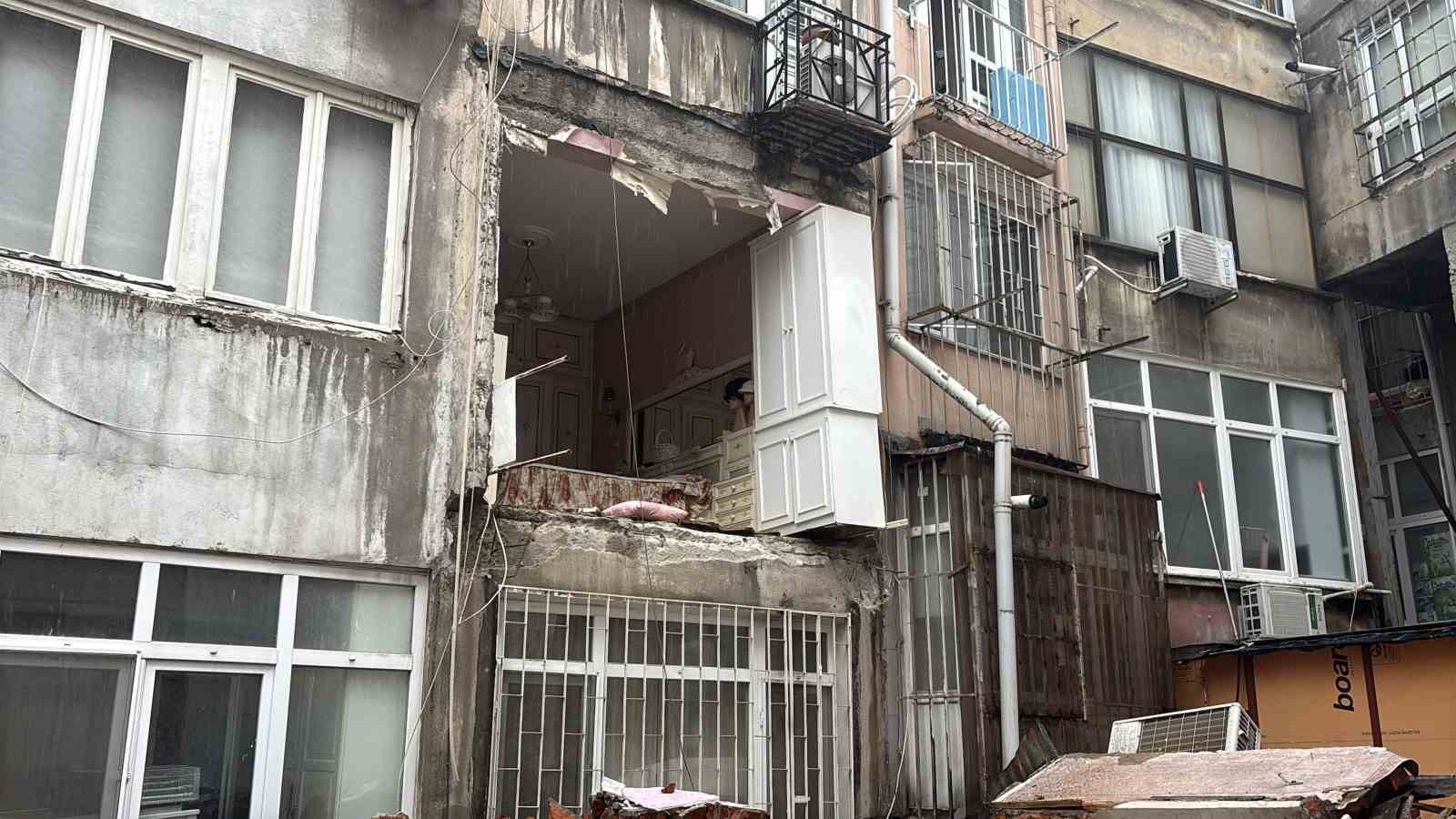 Korkutan Olay: Binanın Duvarı Çöktü, Mahalleli Deprem Oldu Sandı