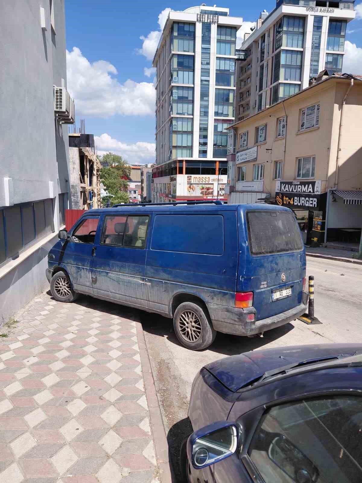 Yollar trafik yaya kaldırımları park