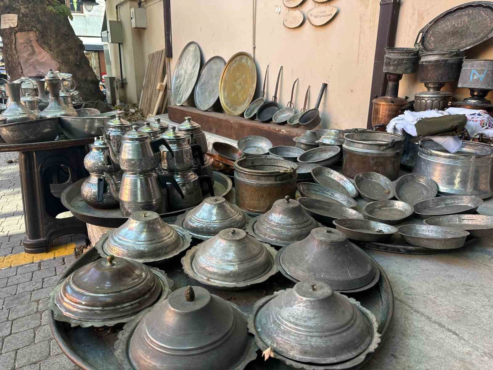 Bir zamanlar konak ve mutfakların vazgeçilmezleriydi şimdi müzelik eşya oldu