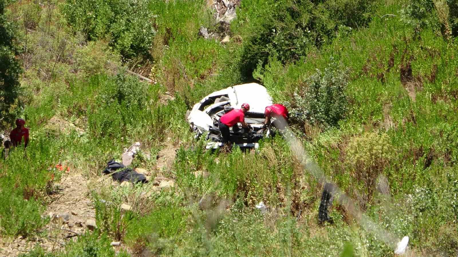 Antalya'da feci kaza: 150 metrelik uçuruma yuvarlanan Konya plakalı araçta 5 kişi yaşamını yitirdi