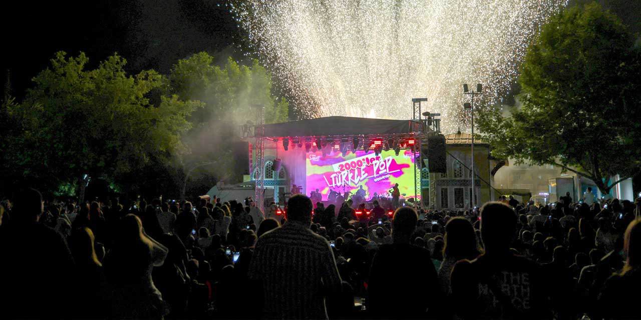 Ecdat Parkı’nda Unutulmaz Gece: 2000’ler Türkçe Pop Rüzgarı Esti!