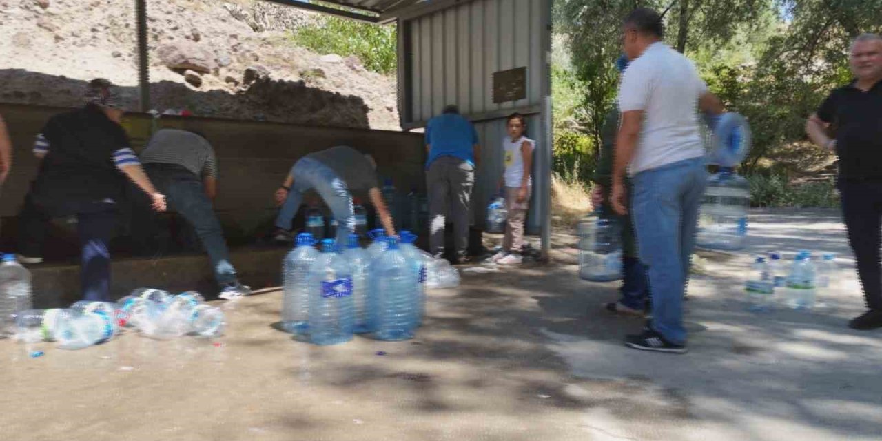 Ankara'da 3 Günlük Susuzluk Çilesi: Vatandaş Çeşmelere Koştu