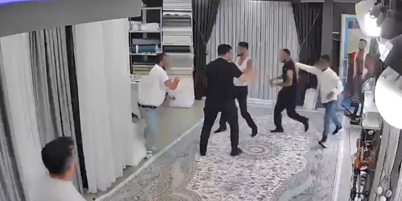 Sokaktaki Kavga İş Yerine Taşındı: Bıçaklı Ve Sopalı Grup Dükkanı Bastı