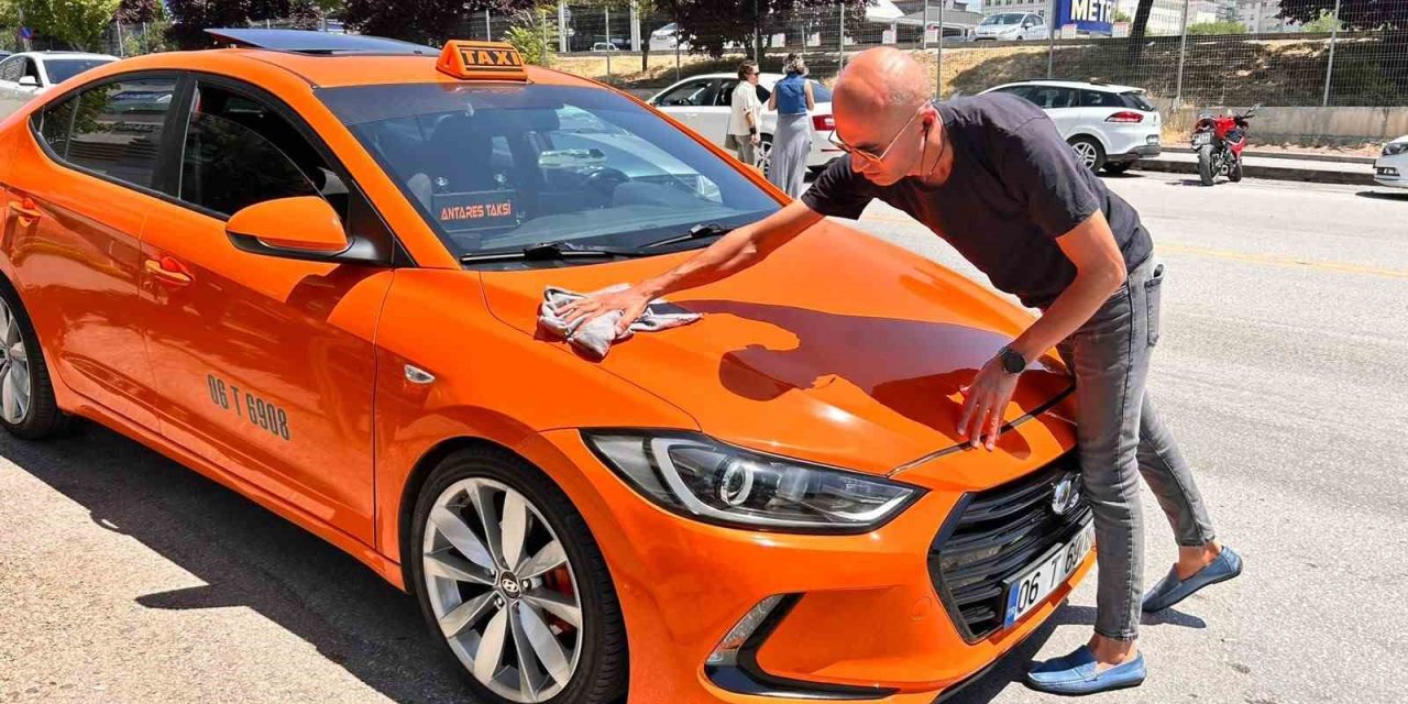 Yanlış Anlaşılmayla Başladı, 700 Kilometre Yol Yaptı: Taksimetre Rekor Kırdı
