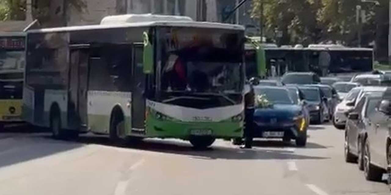 Düğün konvoyunun önünü bu sefer otobüs kesti