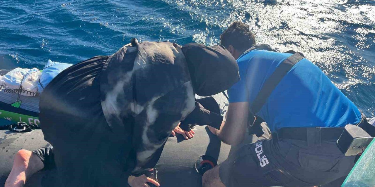 Rüzgarla 2 mil açığa sürüklenen 38 SUP’cuyu deniz polisi kurtardı