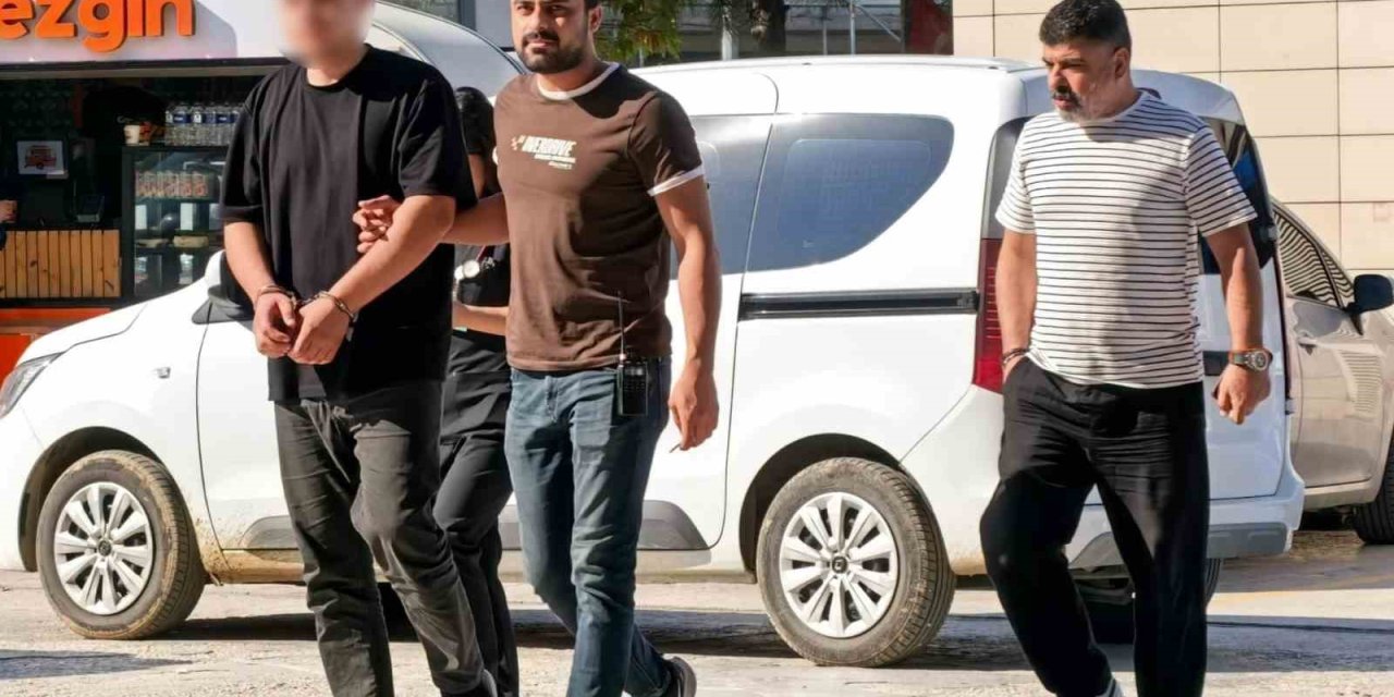 Arkadaşını silahla tehdit edip kendi borcunu ödetti