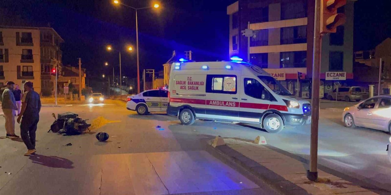 Gece Yarısı Feci Kaza: Genç Sürücü Ağır Yaralandı!