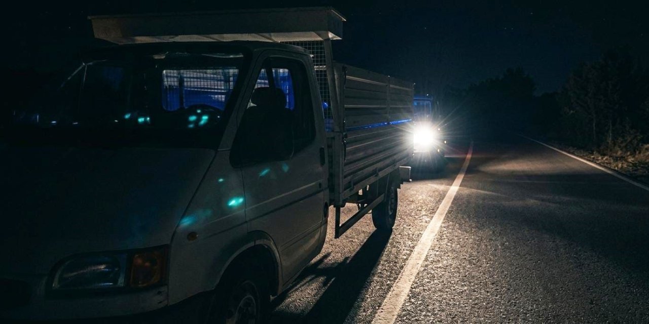 Çalındığını Jandarma Arayınca Öğrendi! Yakıtı Biten Kamyonet Terk Edildi