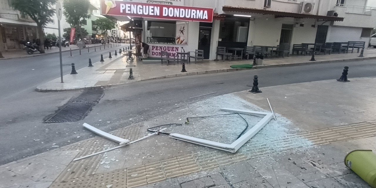 5. Kattan Düşen Pencere Dehşet Saçtı: Mucizevi Kurtuluş