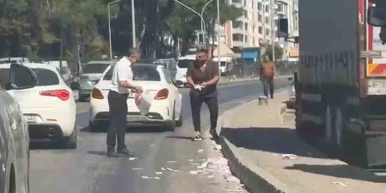 Deste deste paralar yola saçıldı, trafik tamamen durdu