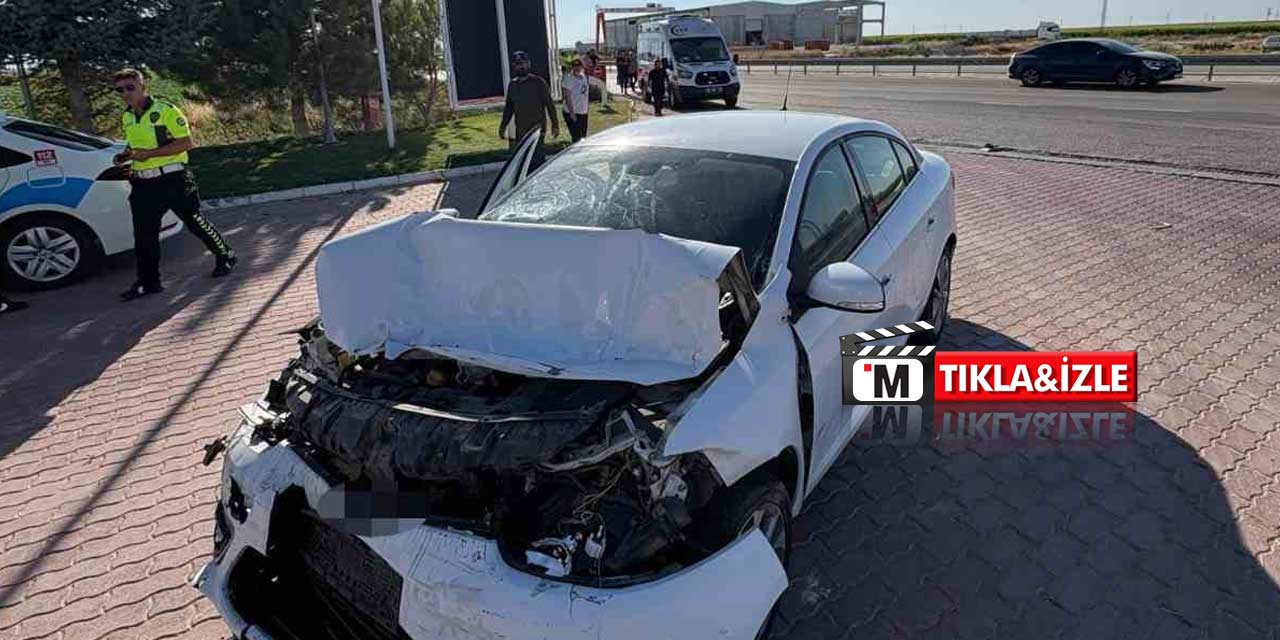 Kaza Kamerada: Konya Plakalı Otomobil Çimento Kamyonuna Çarptı