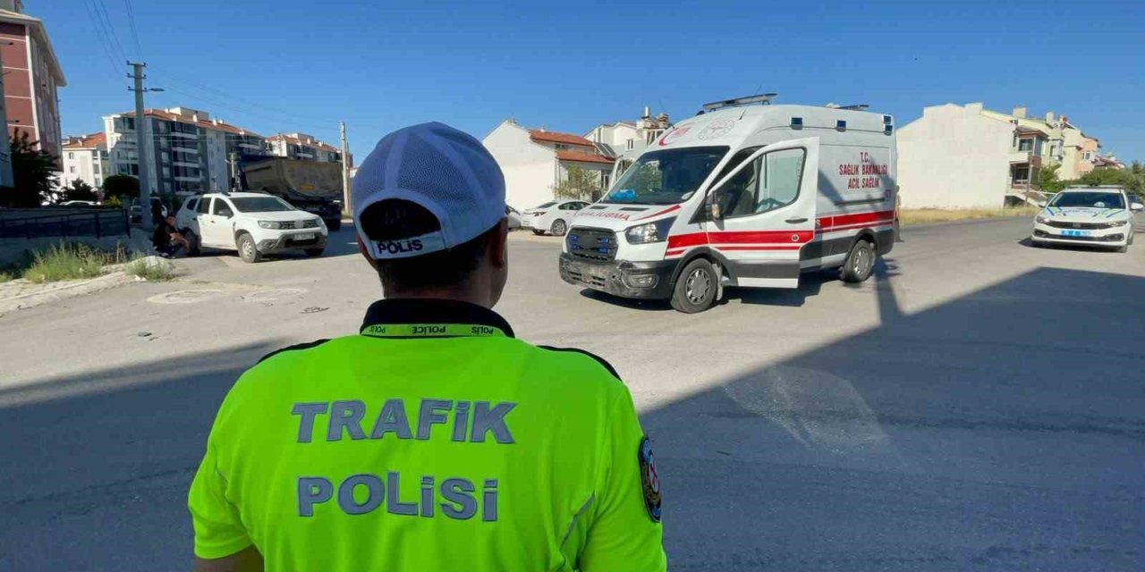 Ambulansın karıştığı kaza ucuz atlatıldı