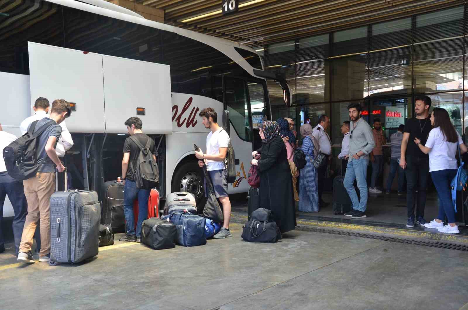 Otobüse binen suyunu yanına alsın
