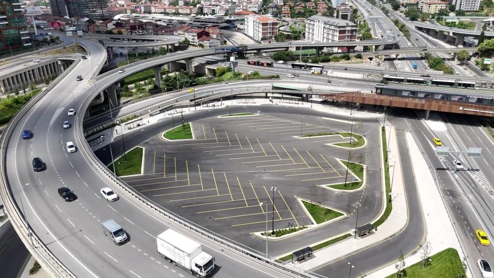 Kadıköy Rıhtım'da Tarihi Dönüşüm: Otobüs Peronları Taşınıyor, Meydan Yayalaştırılıyor!