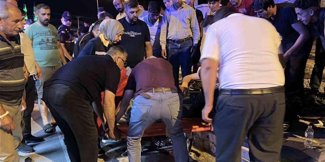 Trafik Işıklarında Kaza: Yola Savrulan İki Çocuk Ağır Yaralandı